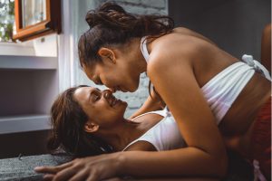 Lesbian sex for the first time: tips for the best experience